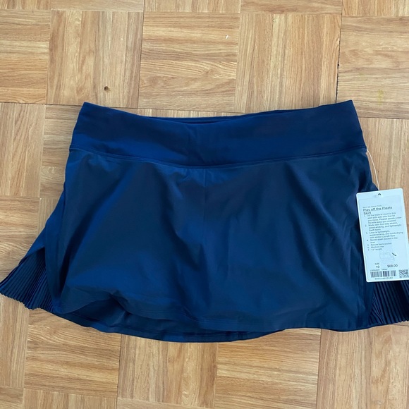 lululemon athletica Dresses & Skirts - Lululemon play off the pleats skirt size 10